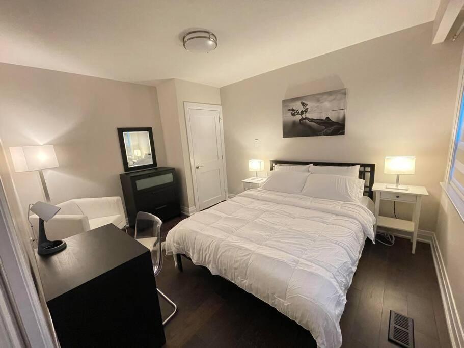3-Bedroom Modern Luxury Apartment In The Heart Of City Торонто Екстер'єр фото